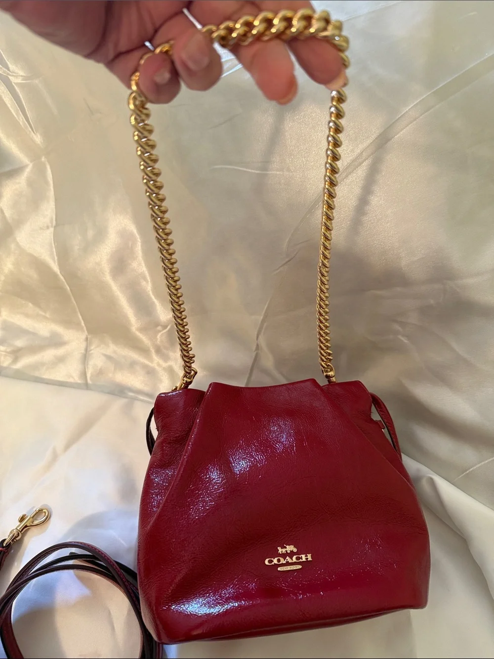 ❤️COACH NWT Mini Faye Cardinal Red Crinkle Cut Leather Drawstring Bag/Gold Chain